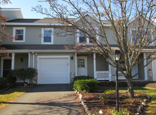 28 Justine Ct, Rensselaer, NY 12144