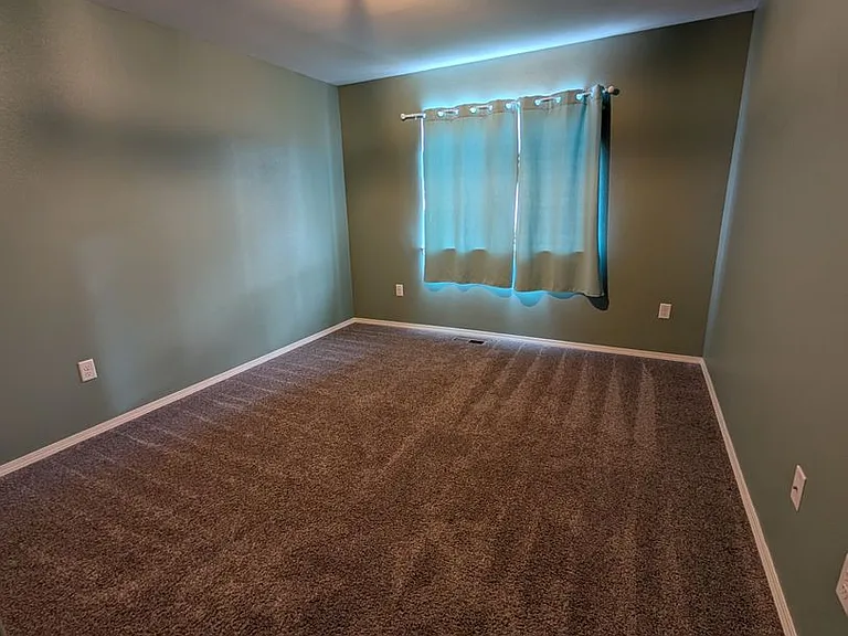 1724 Pioneer Dr — Photo 12
