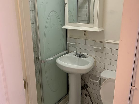 4th image of 7 Montague Ter APT 3A
