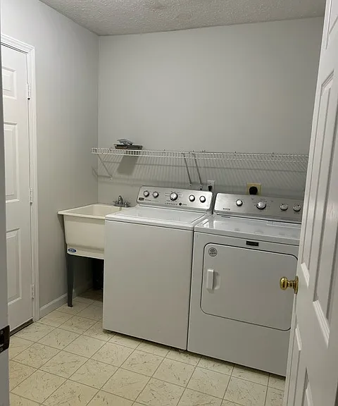 Laundry Room with utility sink
