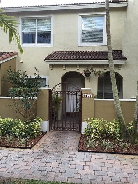1st image of 3501 Merrick Ln #1311