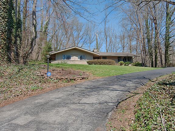 3rd image of 3207 SW Montlake Dr