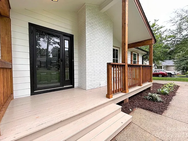 600 Briar Creek Rd — Photo 2