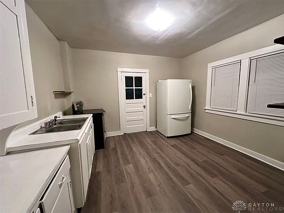 5th image of 416 Pleasant Ave
