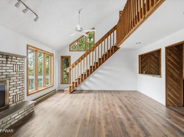 194 Stafford Dr, Bushkill, PA 18324