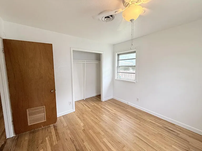 1005 S 11th St — Photo 33