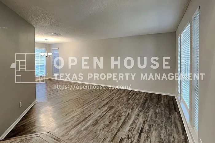 4 bed, 2.5 bath, 2165 sqft, $2,795 — Photo 3