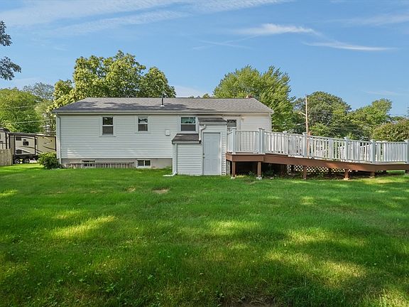 4th image of 111 Crestfield Dr