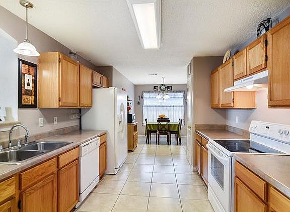 5th image of 208 Sweet Pea Ln