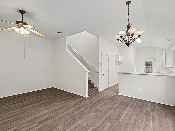4th image of 1637 Myrtle Dr
