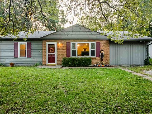 2209 SW Edgewater Ter