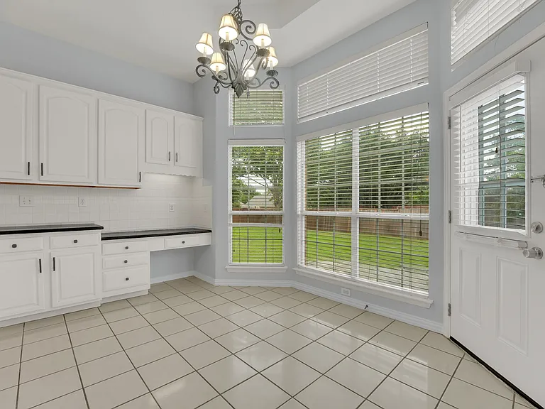 8504 Beatton Ct — Photo 10