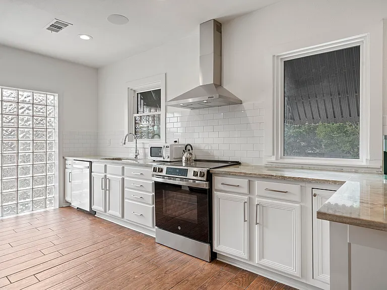 5800 Oram St #5800 — Photo 18