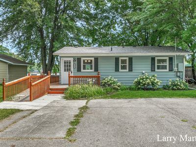9064 Loveless Dr NE, Rockford, MI, 49341