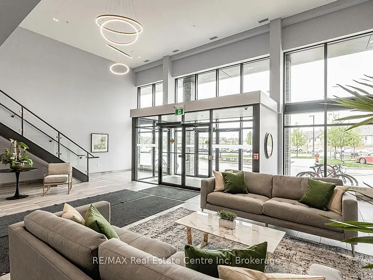 35 Kingsbury Sq #322 — Photo 3