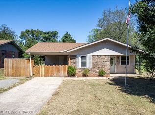 1002 P St, Barling, AR 72923