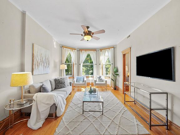 4th image of 1342 W Cornelia Ave #2