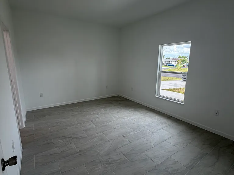 1409 NE 23rd St — Photo 6