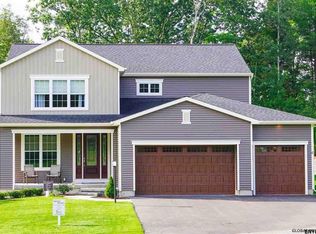 23 Clemens Dr, Mechanicville, NY 12188