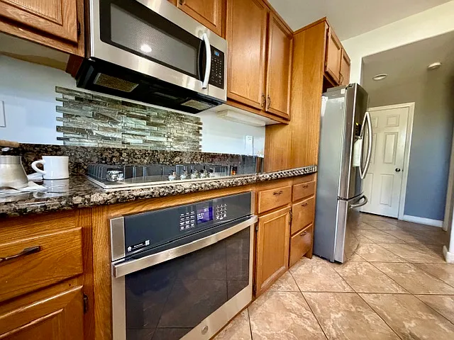 2297 Treetop Ln — Photo 5