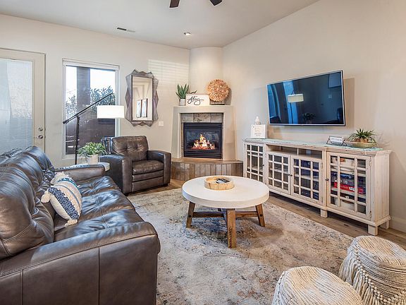 3rd image of 1839 Canyon Dr #103