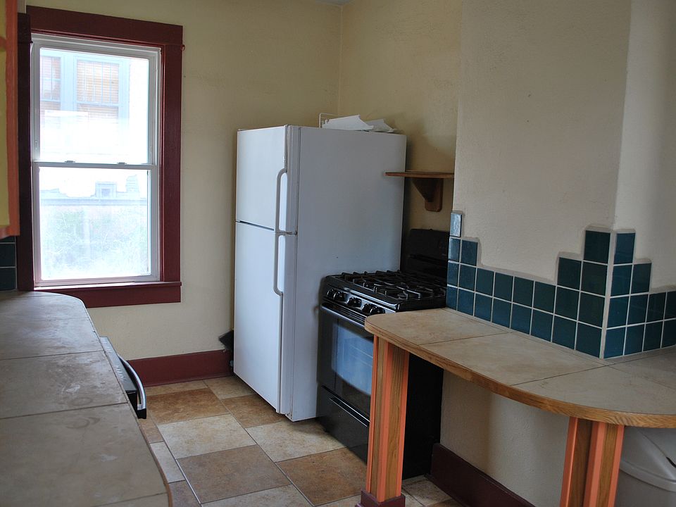 1st image of 611 E Custer St