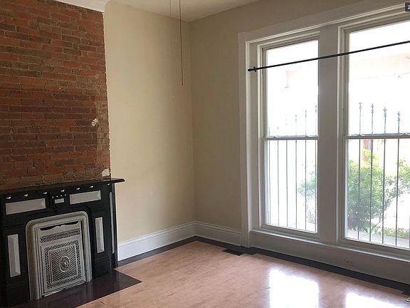 2nd image of 524 W Oak St #11366587