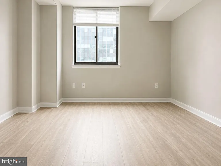 1001 N Randolph St #502 — Photo 11