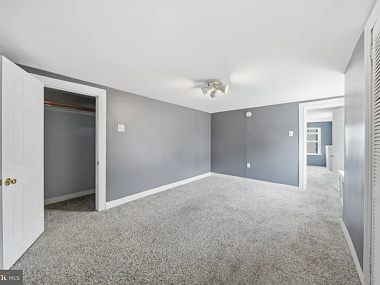 924 S 10th St — Photo 10