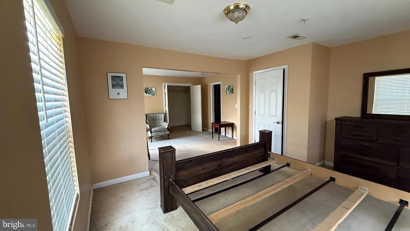 2 bed, 1.5 bath, 3401 sqft, $7,000 — Photo 4