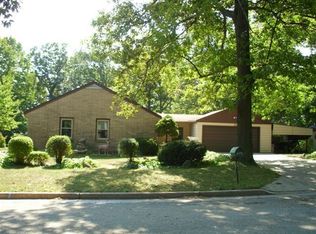 3965 S 85th St, Greenfield, WI 53228