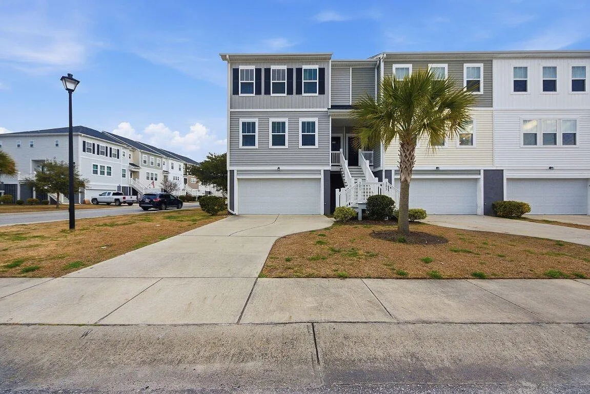 301 Lanyard St — Photo 2
