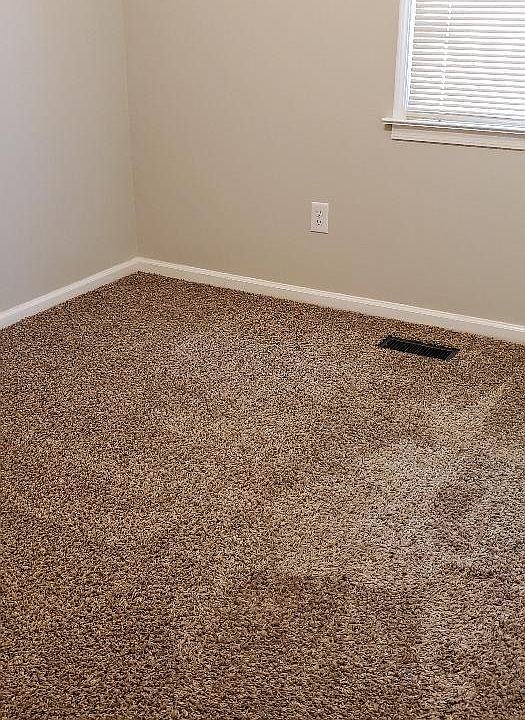 2nd image of 211 W Dillon Dr