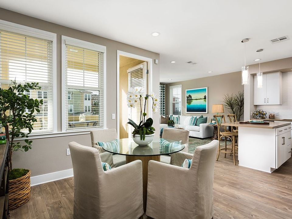 Signature Collection Dining Room