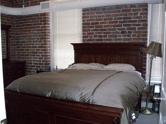 5th image of 2401 E Franklin St APT 403