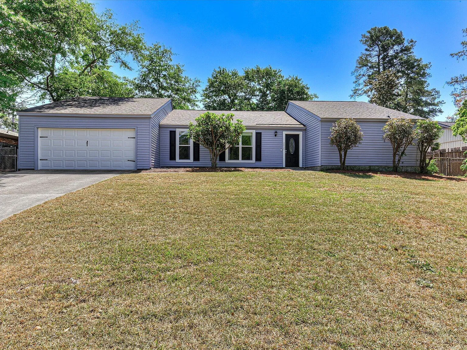 3 bed, 2.0 bath, 2092 sqft, $2,000 — Photo 1