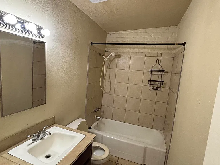 405 E Delano St #2 — Photo 6