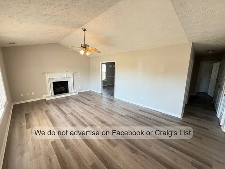 132 Congaree Dr — Photo 2
