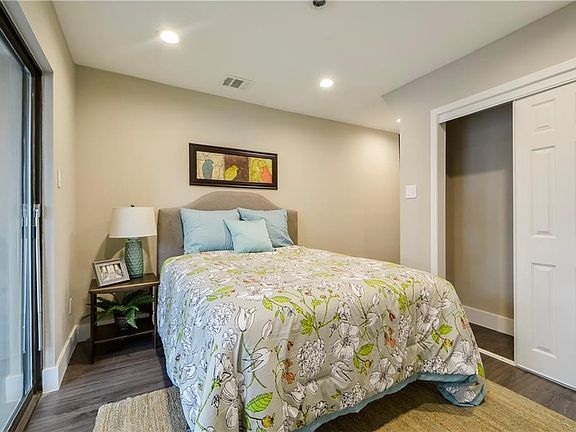 3rd image of 935 La Posada Dr #233