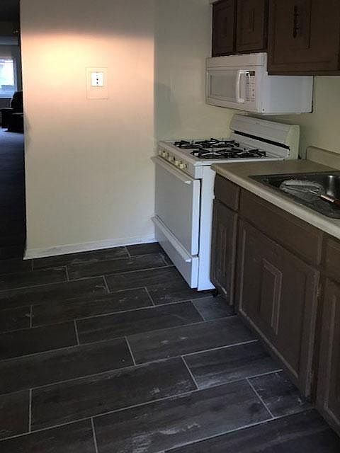 2nd image of 9982 Holly Ln