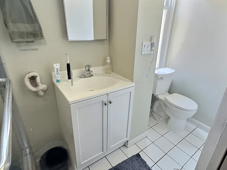 1430 W Wellington Ave #2R — Photo 16