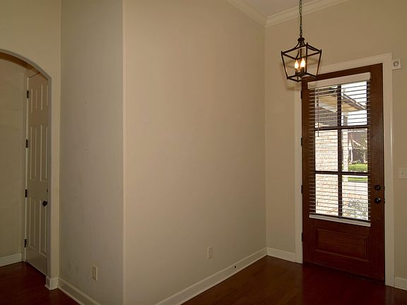 3rd image of 105 Arabella Cir