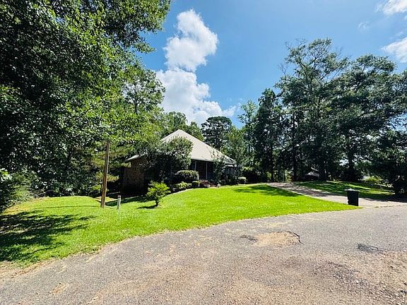 2nd image of 2112 Woodlands Dr
