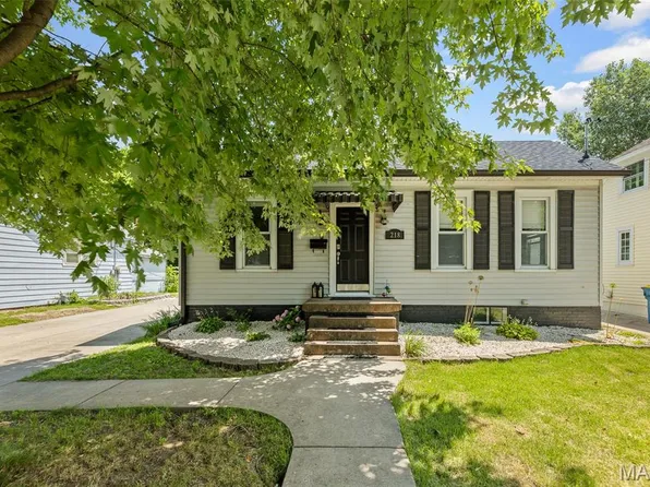 218 Monroe St, Edwardsville, IL 62025