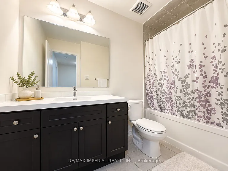 233 Remembrance Rd — Photo 4