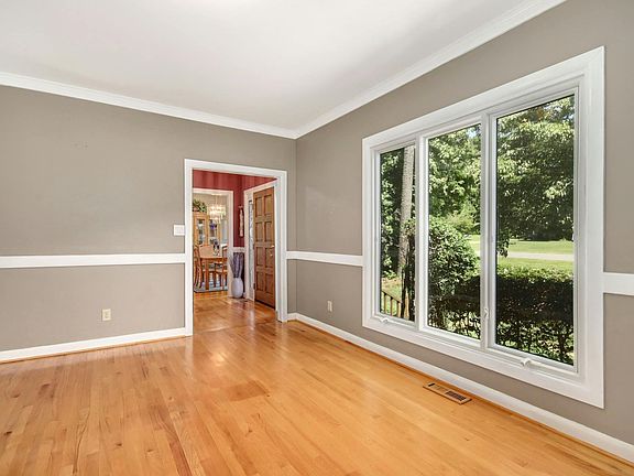 4th image of 1605 E Hardscrabble Dr