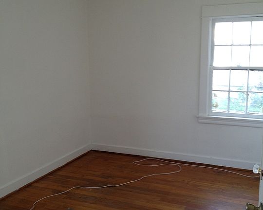 4th image of 1101 W Clark Ave