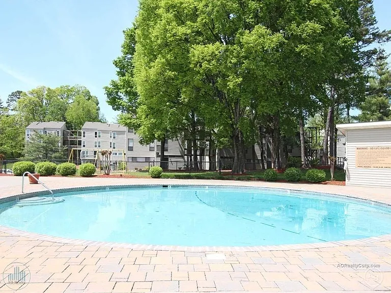 Meadowood Apartments — Photo 6