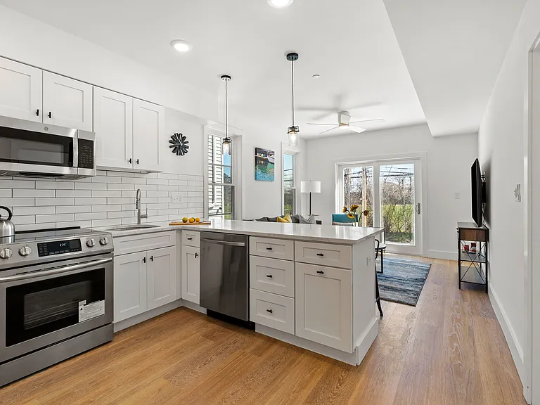 695 Bennington St #1 — Photo 8