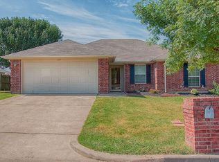 125 Lindenwood Ln N, Hewitt, TX 76643